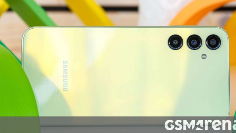 مستقبل التحديثات ينتظر Galaxy A24 4G: سامسونج تبدأ اختبار One UI 9 المثير!