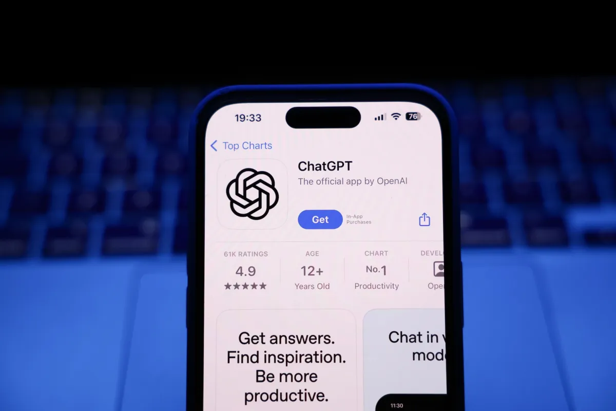 التحول الكبير: حصة ChatGPT السوقية تتراجع لأول مرة وسط صعود المنافسين وتطور سوق الذكاء الاصطناعي