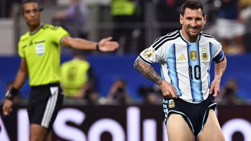 ليونيل ميسي يصنع التاريخ في كأس العالم: العالم الرقمي يتفاعل مع الأسطورة