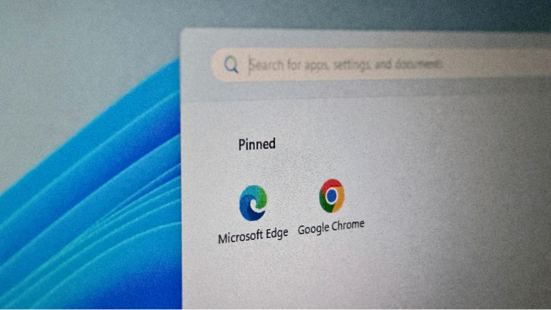 لماذا تخسر مايكروسوفت معركة المتصفحات؟ كشف زيف حجج Edge الترويجية وميزات يجهلها الكثيرون